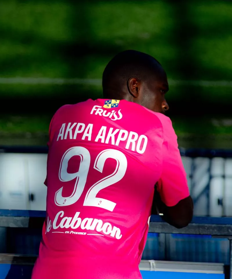 Octobre Rose : le Grenoble Foot 38 dévoile un maillot spécial pour lutter contre le cancer du sein