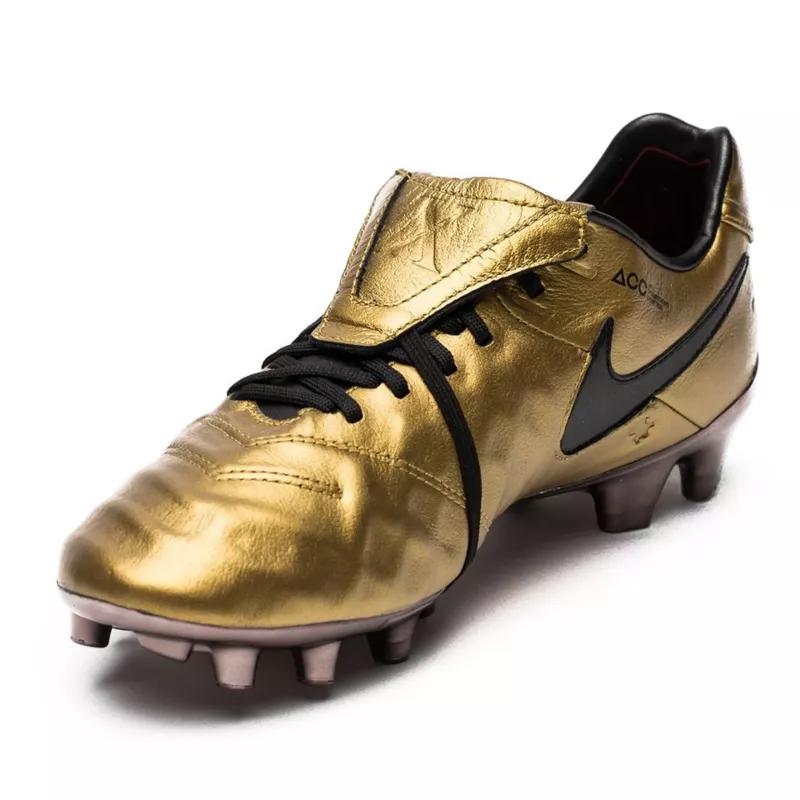 Nike Tiempo : l'histoire complète de ces crampons mythiques