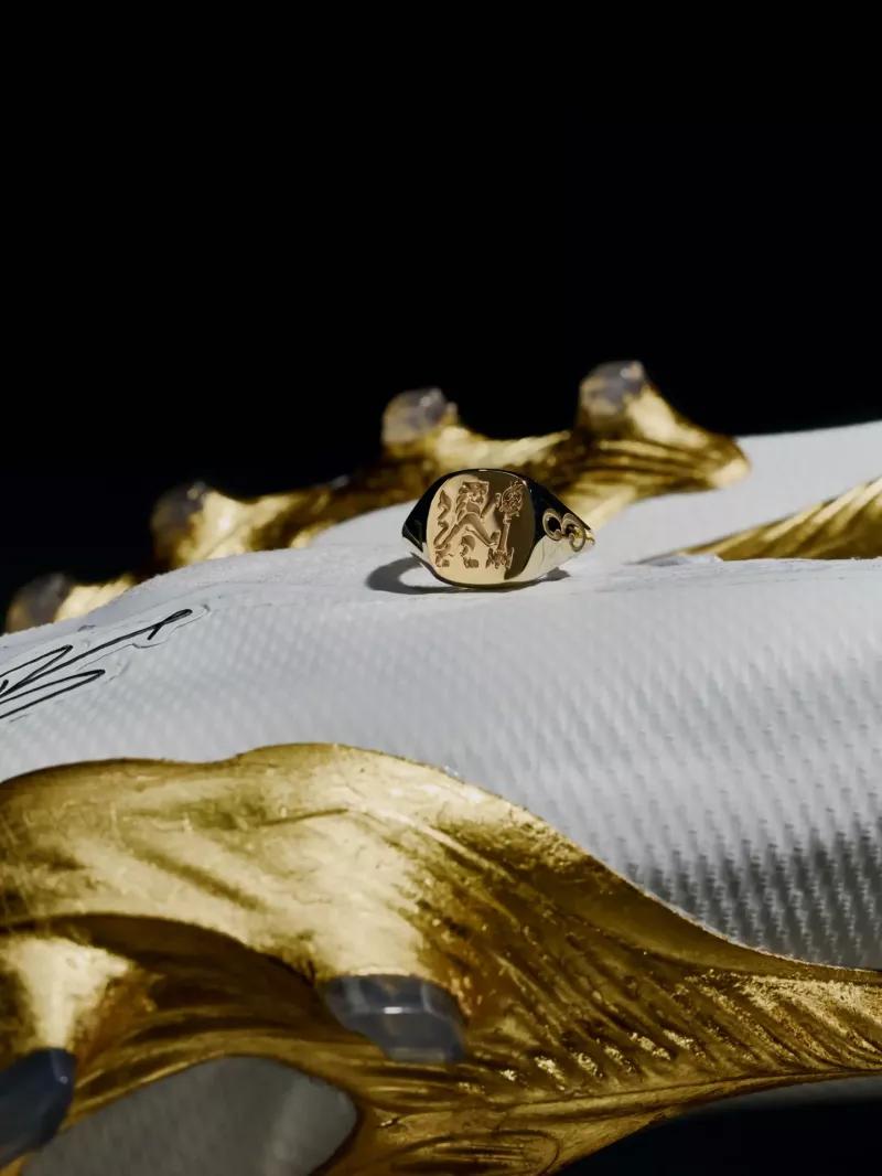 Nike et Skechers offrent des crampons spéciaux à leurs Ballons d’or, Putellas et Kane
