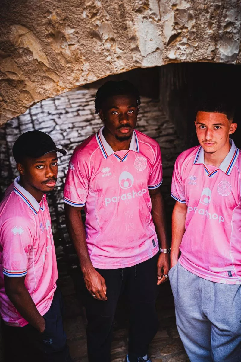 Quand les maillots de foot changent de couleur pour Octobre Rose 2026
