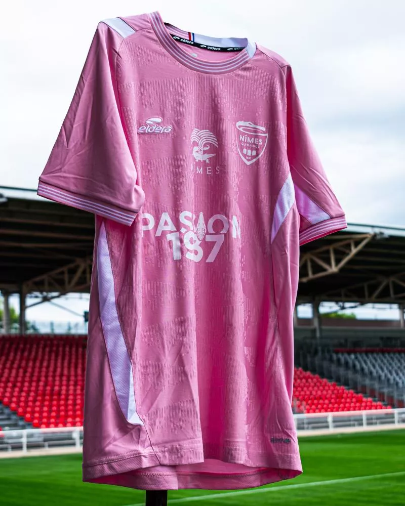 Quand les maillots de foot changent de couleur pour Octobre Rose 2026