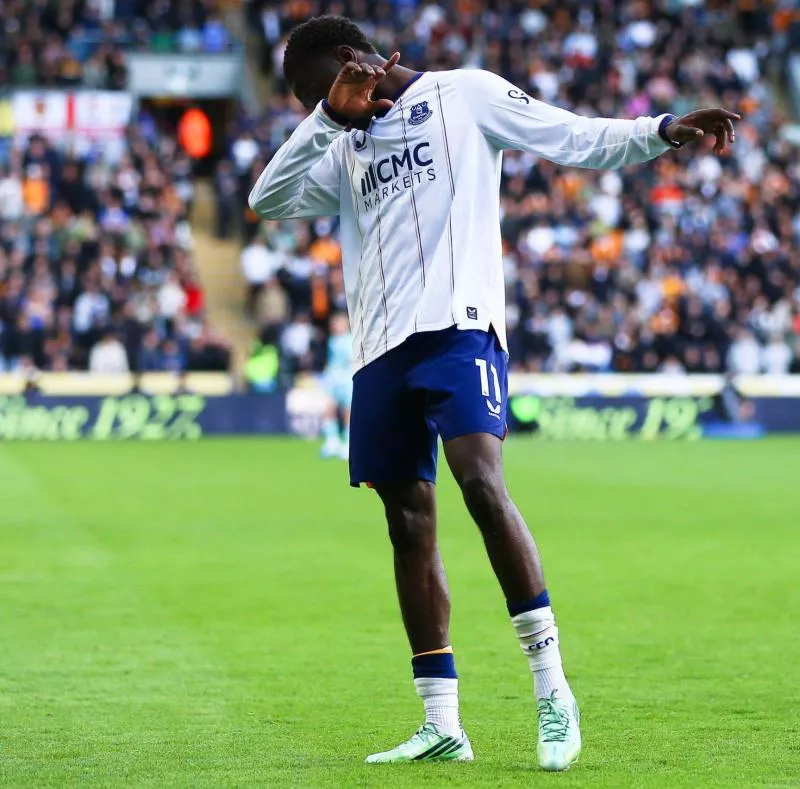3FRFHKE Kingston Upon Hull, UK. 11th Oct, 2026. KINGSTON UPON HULL, ENGLAND, OCTOBER 11: Thierno Barry of Everton FC celebrates scoring his teams second goal during a Premier League 2026-27 match between Hull City and Everton FC at the MKM Stadium on October 11, 2026 in Kingston Upon Hull, England. (Photo by Zach Forster/Sports Press Photo) Credit: SPP Sport Press Photo. /Alamy Live News
