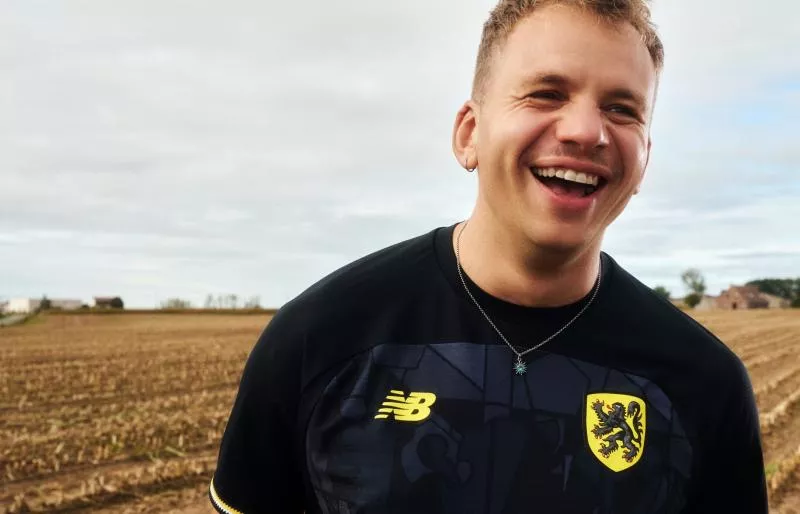 Le LOSC et BEN plg rendent hommage aux Flandres avec un quatrième maillot noir et jaune