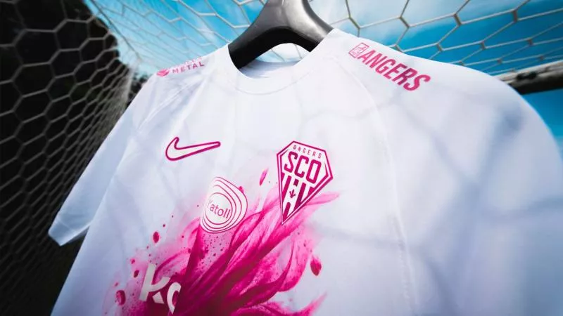 Quand les maillots de foot changent de couleur pour Octobre Rose 2026
