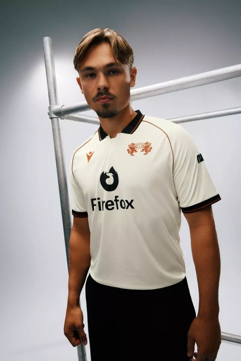 Top 10 : les plus beaux maillots des deuxièmes divisions en 2026-2027