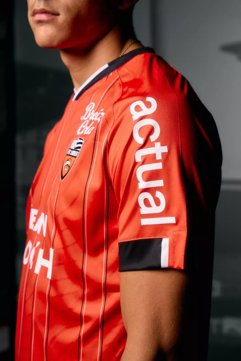 Le FC Lorient dévoile son nouveau maillot domicile pour la saison 24/25