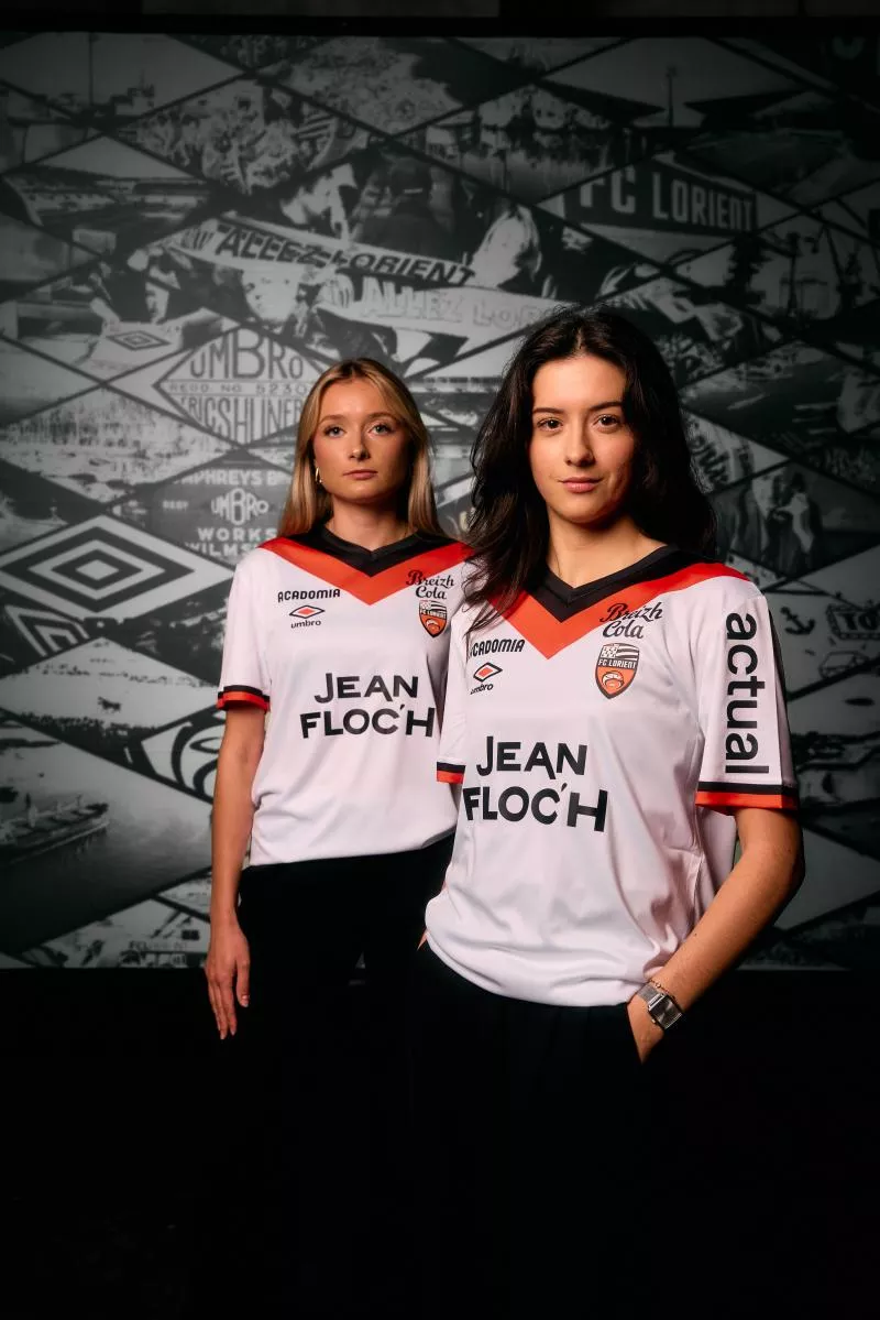 Le FC Lorient révèle un joli maillot extérieur avec Umbro